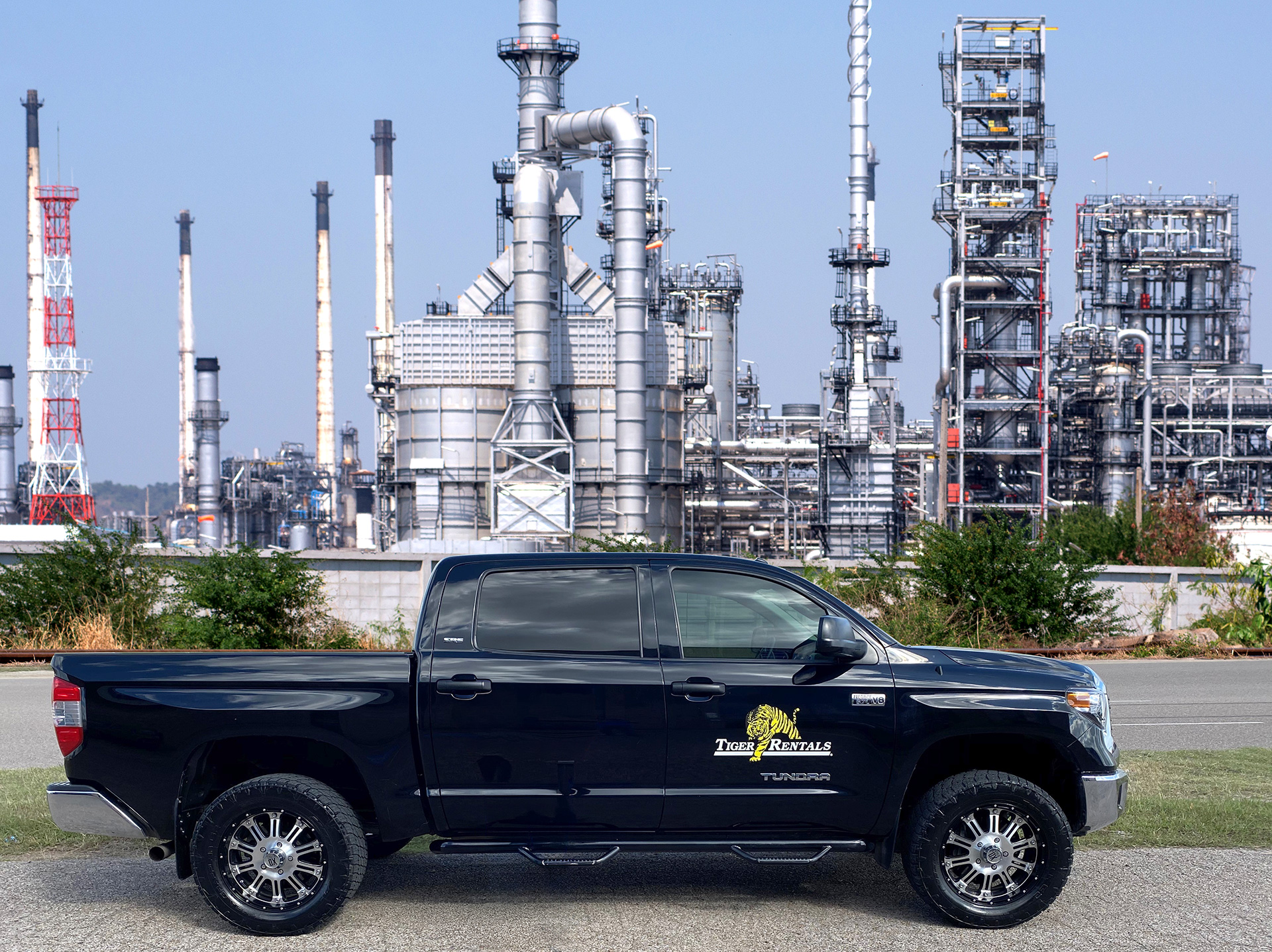 Tiger-Industrial-infront-of-refinery